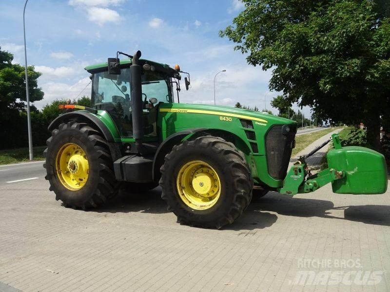 John Deere 8430 トラクター