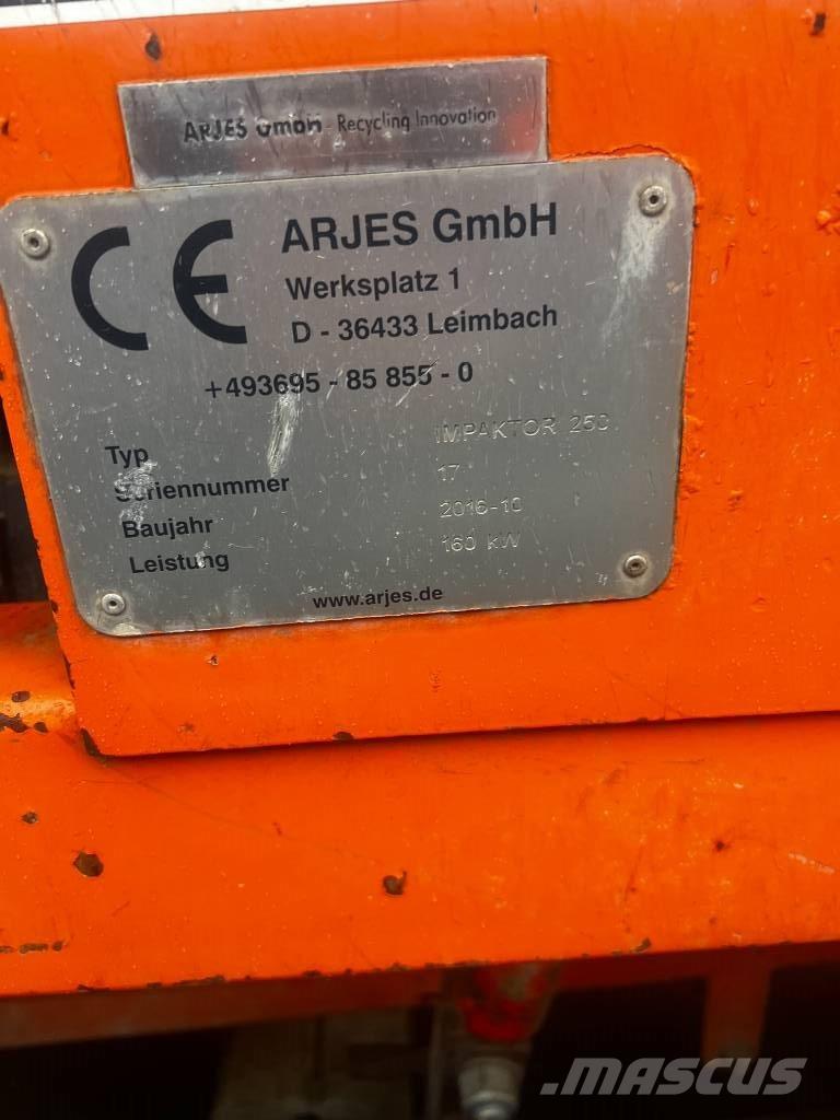 Arjes Impaktor 250 自走式クラッシャー