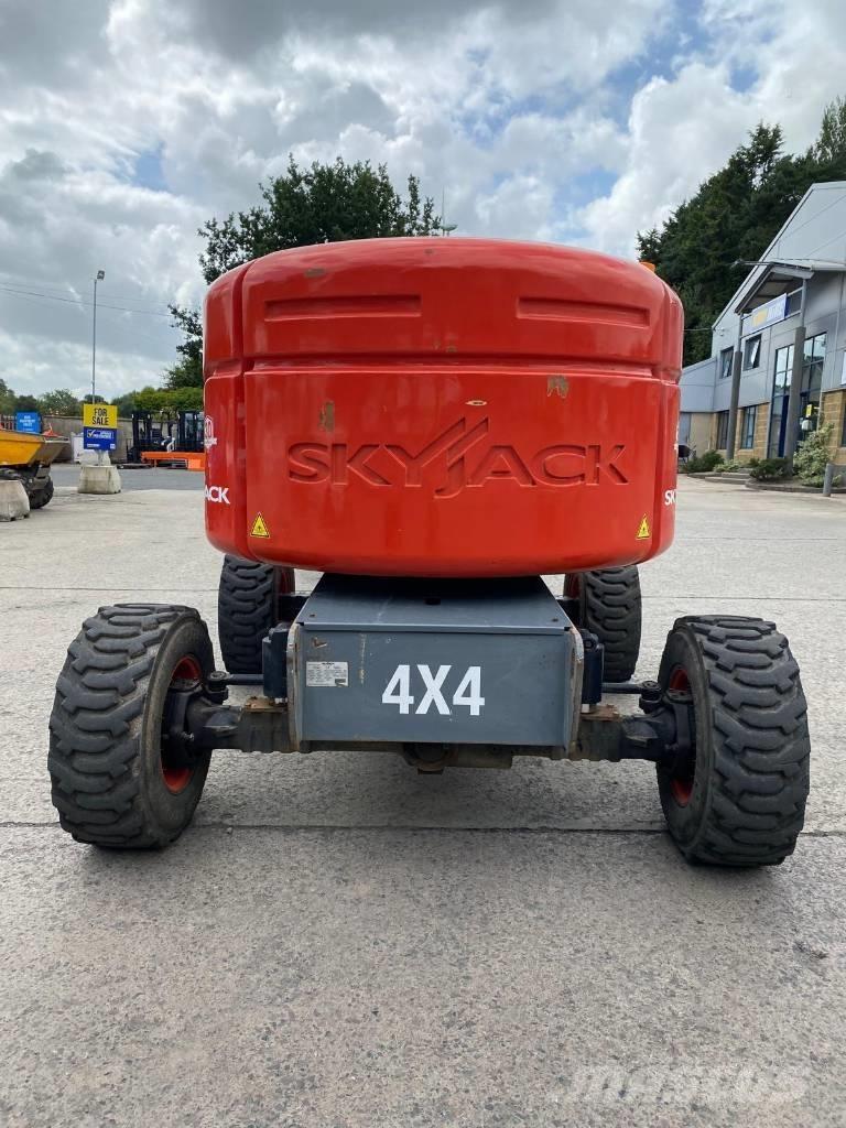 SkyJack SJ 46 AJ ブームリフト　屈伸型