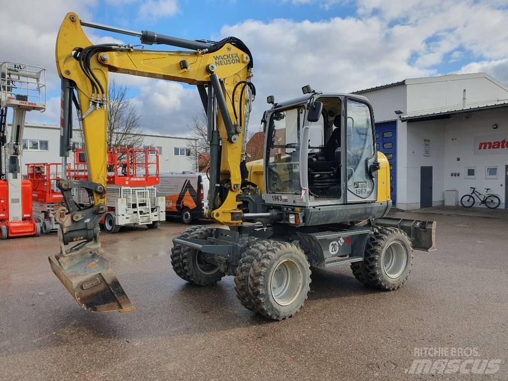 Wacker Neuson EW100 ホイール式油圧ショベル（パワーショベル・ユンボ・バックホー）