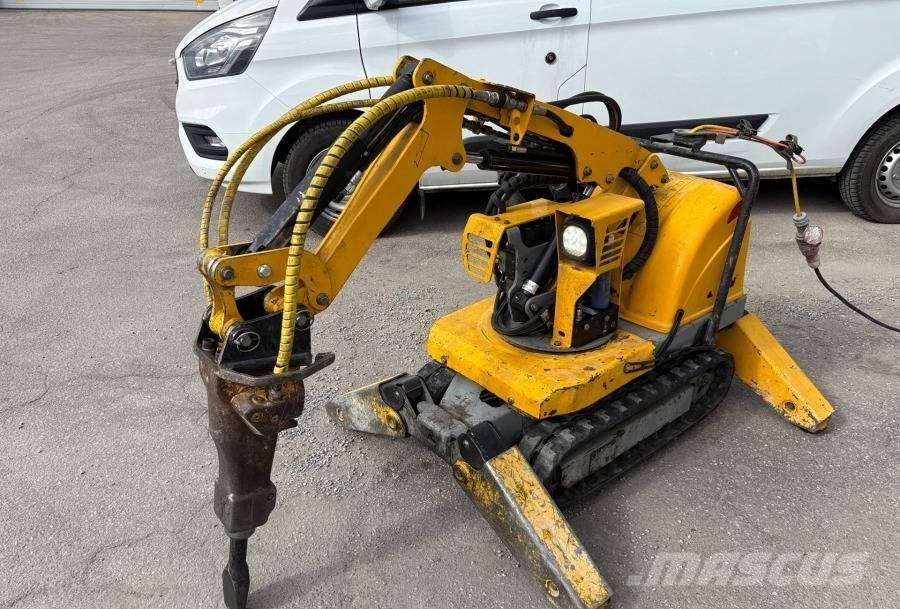 Brokk 50 解体油圧ショベル