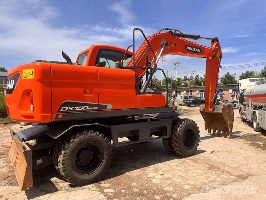 Doosan DX150W-9C ホイール式油圧ショベル（パワーショベル・ユンボ・バックホー）