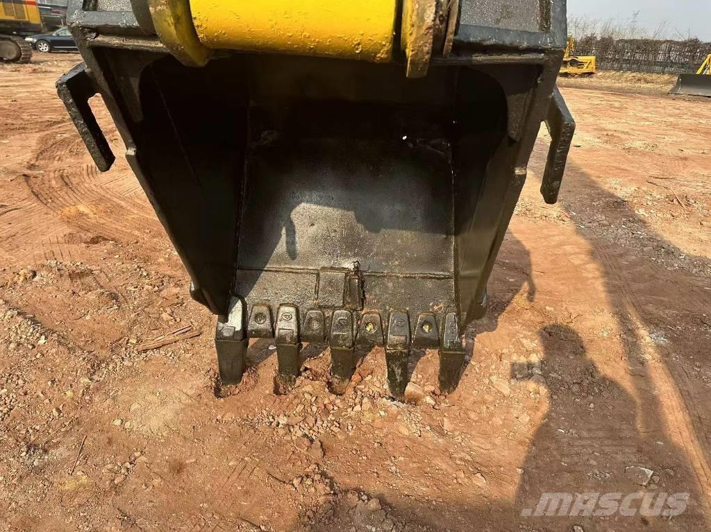 Komatsu PC 220 大型油圧ショベル12t以上（パワーショベル・ユンボ）