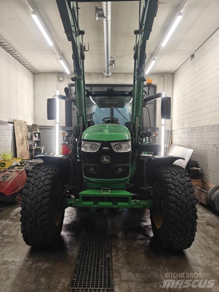 John Deere 6155 R トラクター