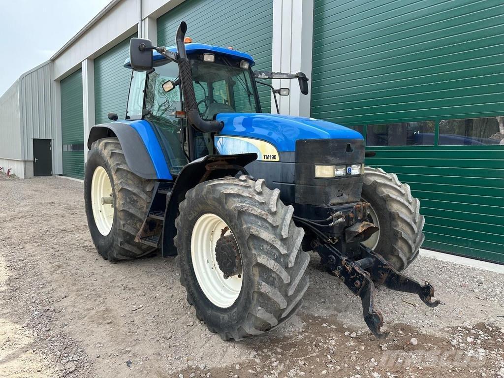 New Holland TM 190 トラクター