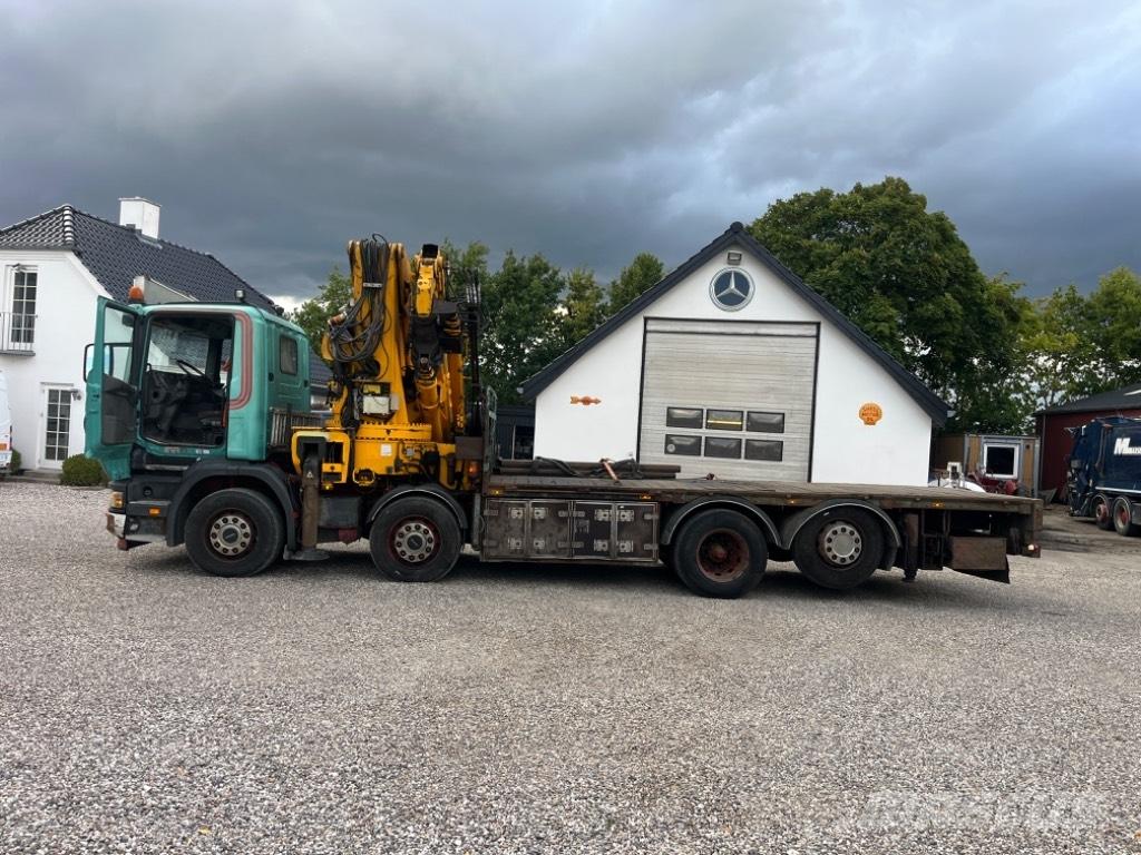 Scania 124 G 420 クレーントラック、ユニック車