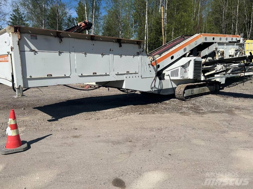 Metso ST 358 自走式スクリーン
