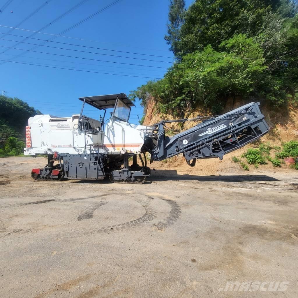 Wirtgen W 1900 アスファルトコールドミリングマシーン