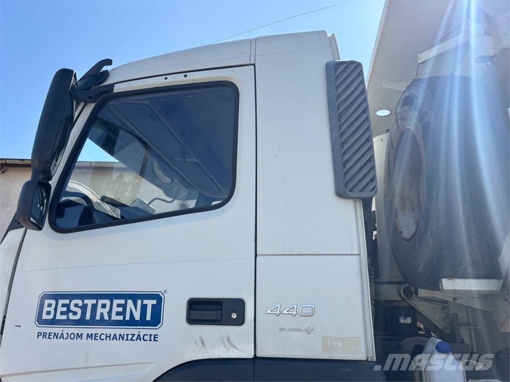 Volvo FM 440 8X4 ダンプ