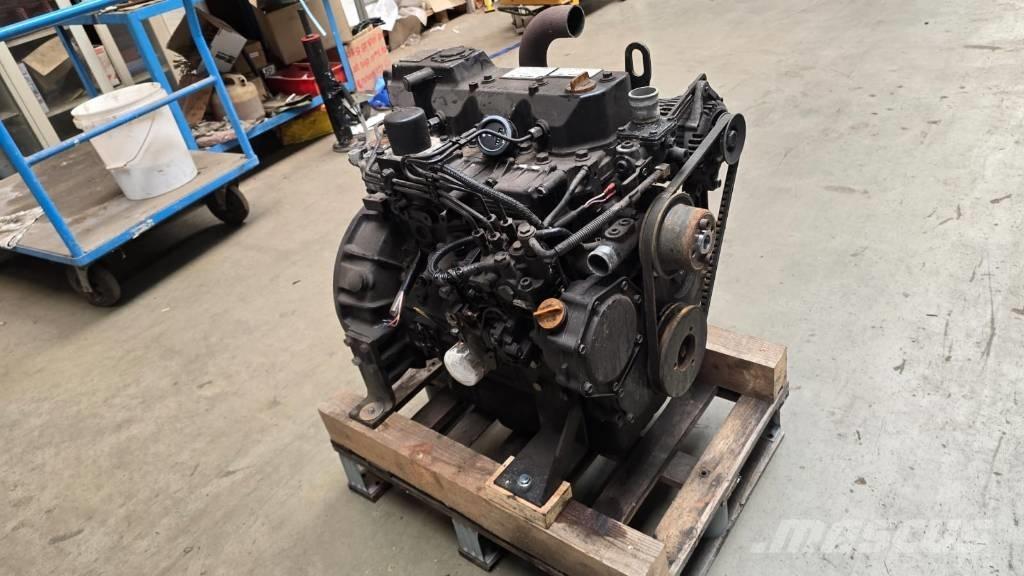 Yanmar 4TNV98 エンジン