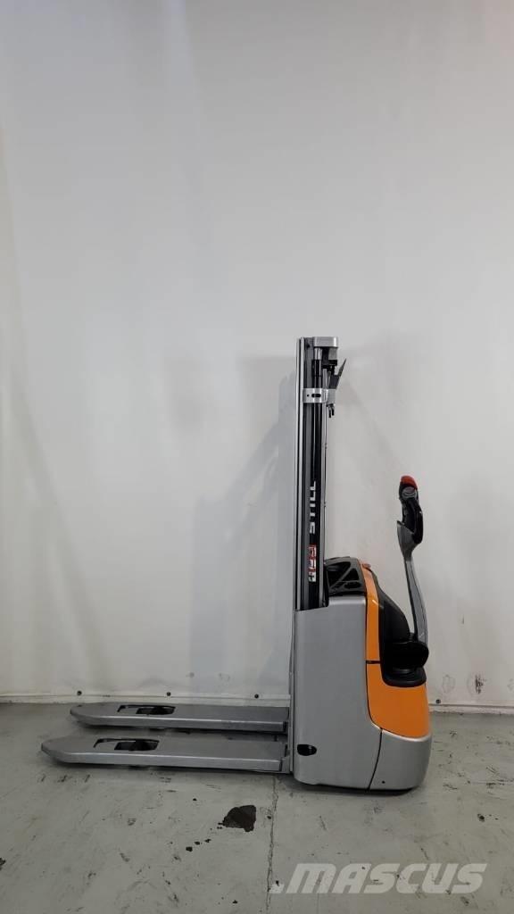 Still EXV 10 自走式スタッカー