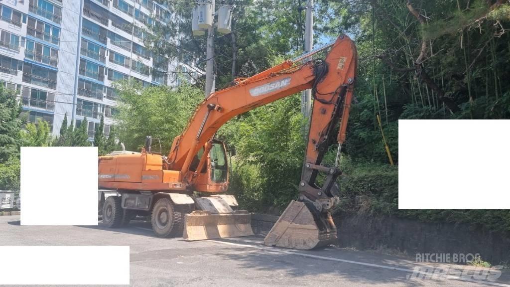 Doosan DX 210 W ホイール式油圧ショベル（パワーショベル・ユンボ・バックホー）