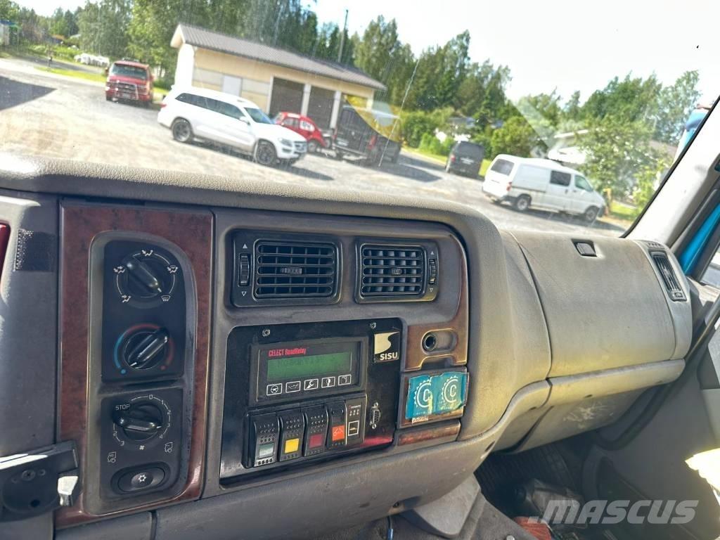 Sisu E11 林業機械輸送トラック