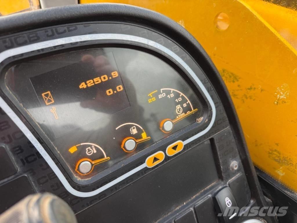 JCB 535-140 Hiviz テレスコーピックハンドラー