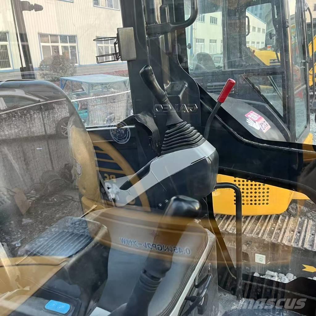 Komatsu PC 35 MR ミニ油圧ショベル 7t以下（ミニユンボ・ミニディガー）