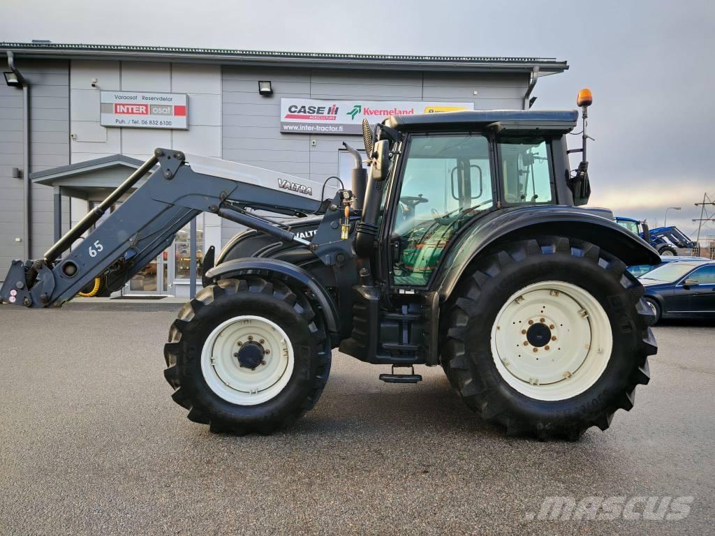 Valtra N 142 Versu トラクター