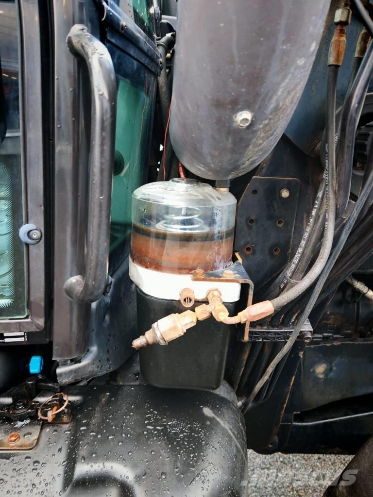 Valtra N 142 Versu トラクター