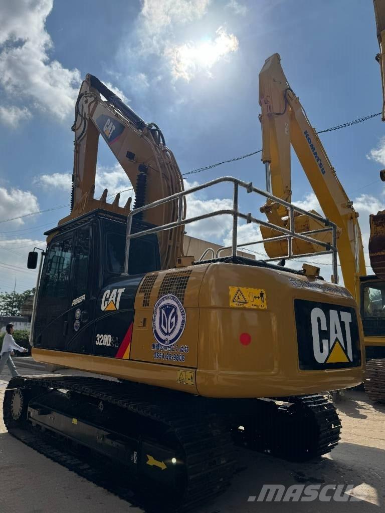 CAT 320 D 中型油圧ショベル 7ｔ-12ｔ（ユンボ・パワーショベル・バックホー）