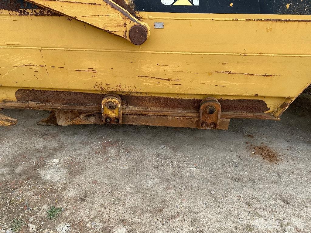 CAT 615 スクレイパー