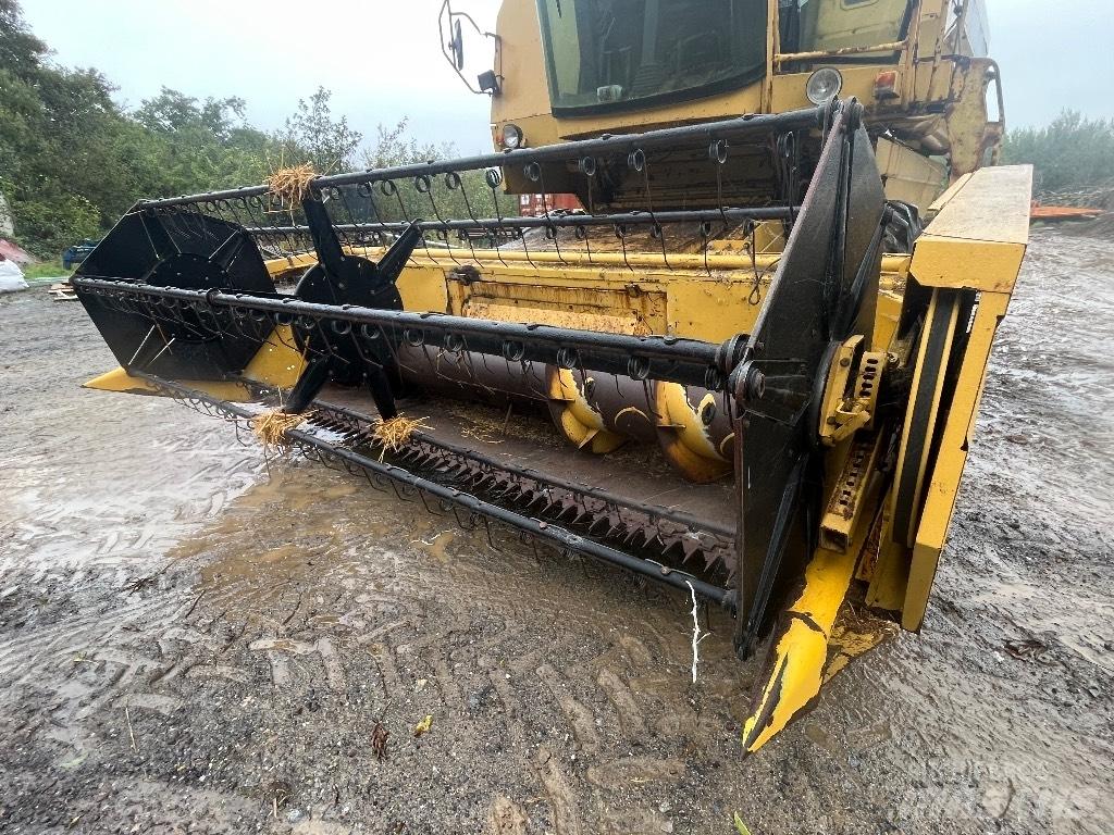 New Holland T56 コンバイン