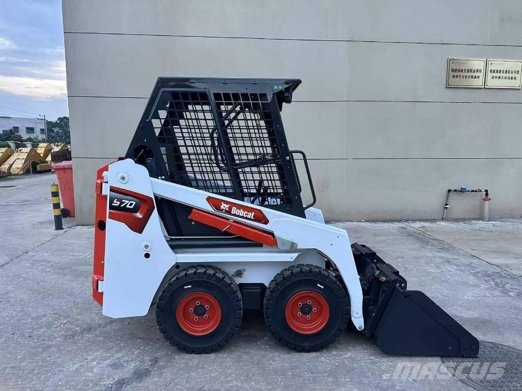 Bobcat S70 スキッドステアローダー