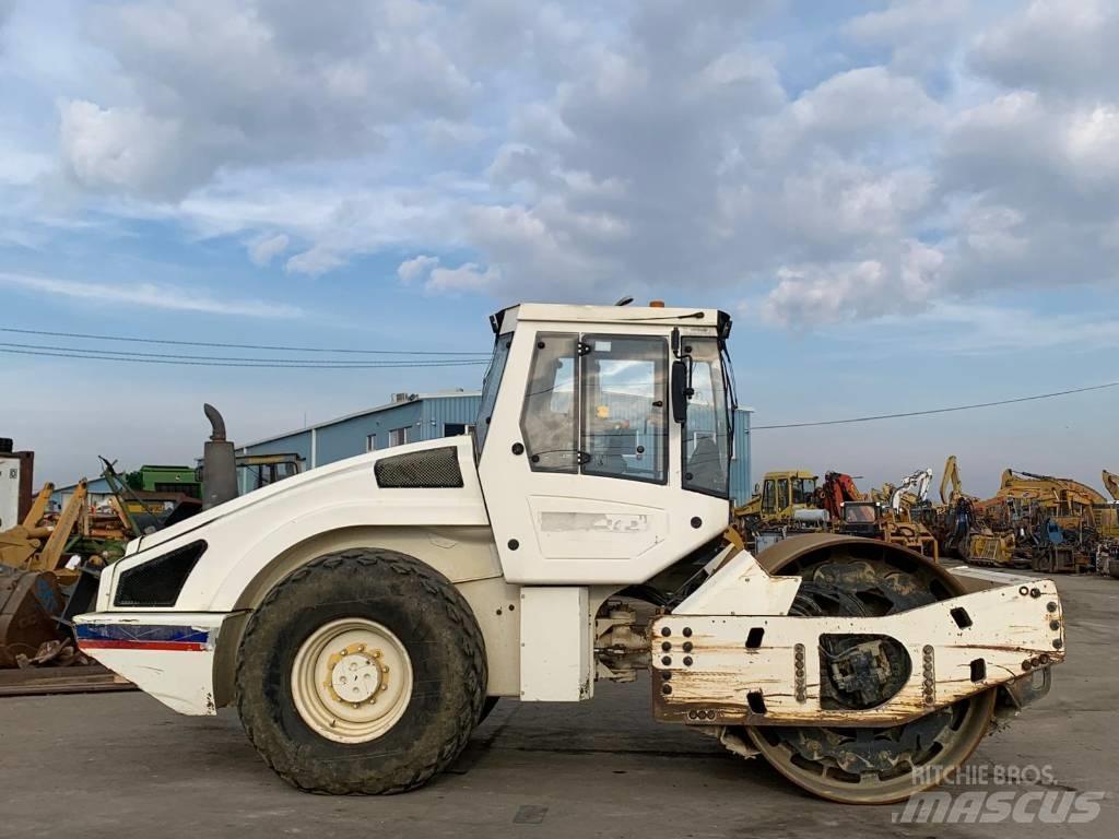 Bomag BW 213 D H-4 振動ローラ