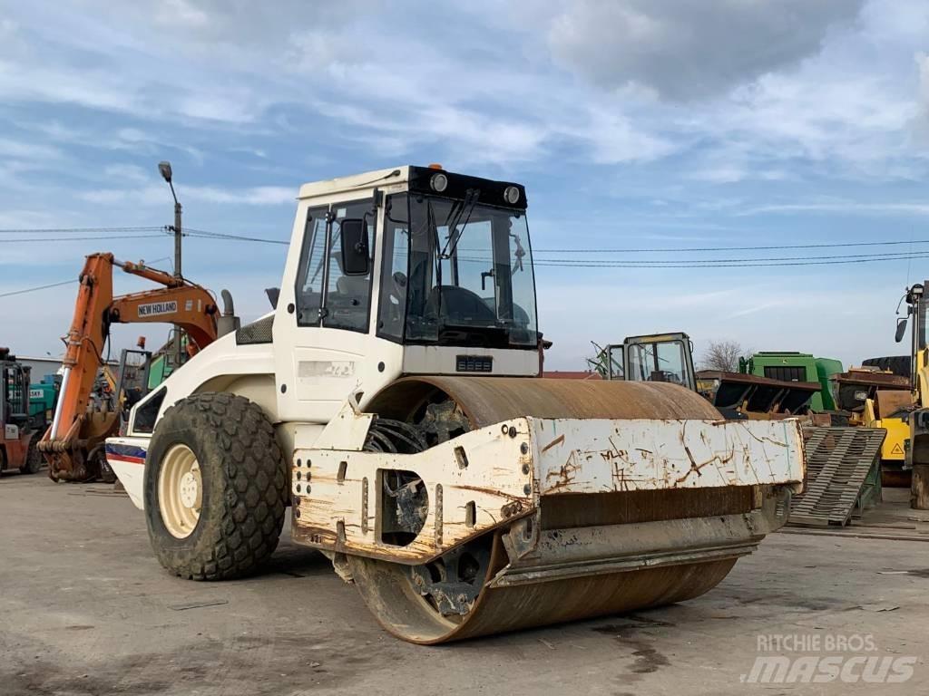 Bomag BW 213 D H-4 振動ローラ