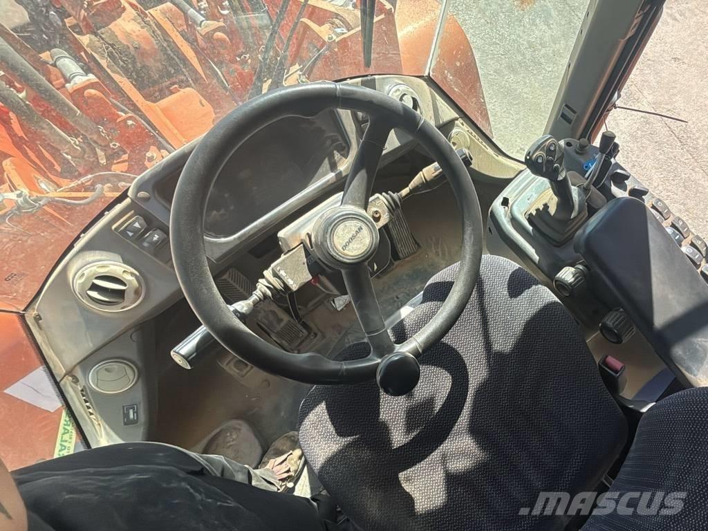 Doosan DL 250-3 ホイールローダー・タイヤショベル