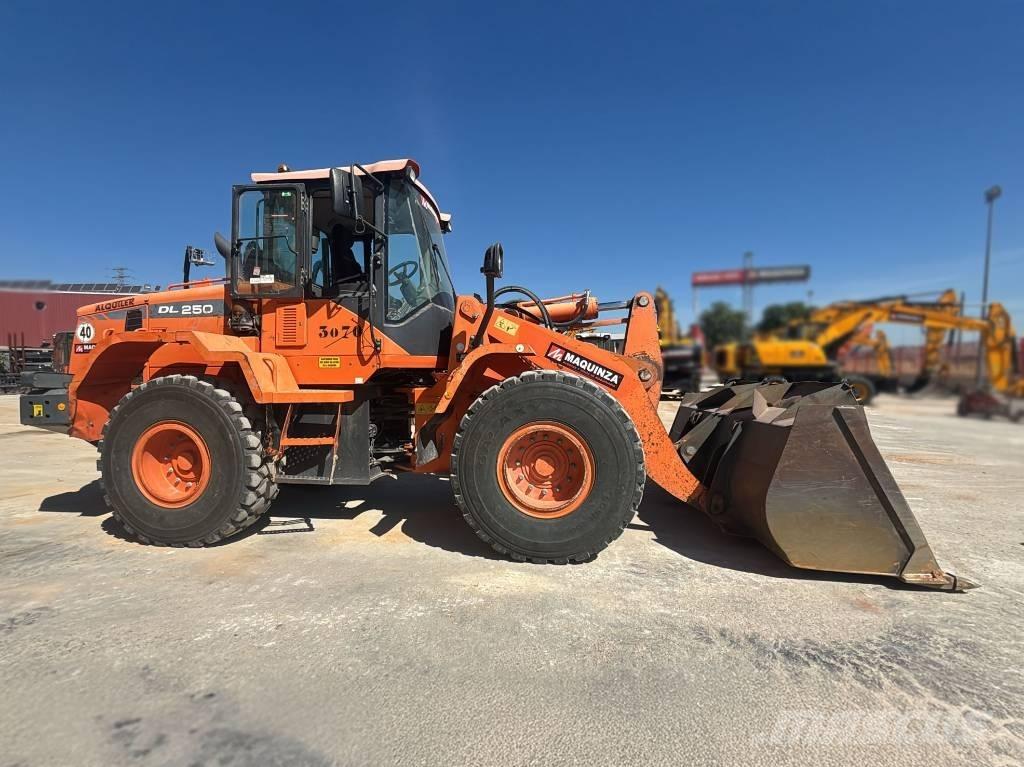 Doosan DL 250-3 ホイールローダー・タイヤショベル