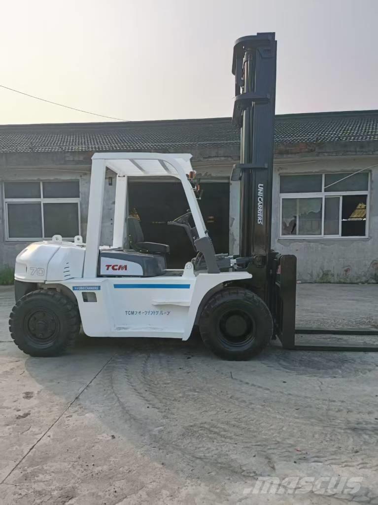 TCM FD 70 Z8 ボックスボディー、ウイング、箱車