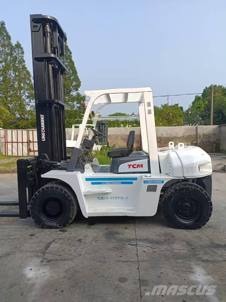 TCM FD 70 Z8 ボックスボディー、ウイング、箱車