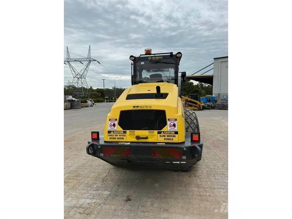 BMW 213D 振動ローラ