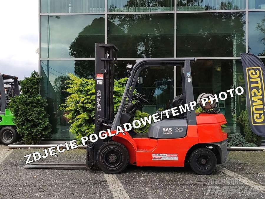 Toyota 42-7FGF25 LPGフォークリフト