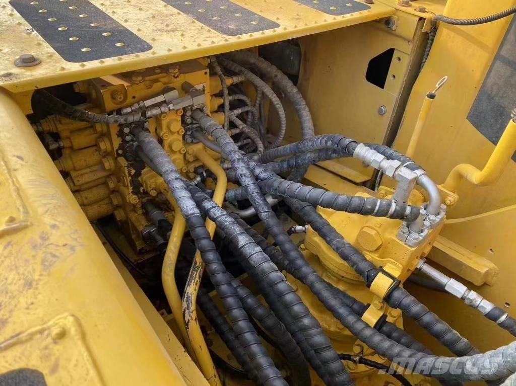 Komatsu pc 220 大型油圧ショベル12t以上（パワーショベル・ユンボ）