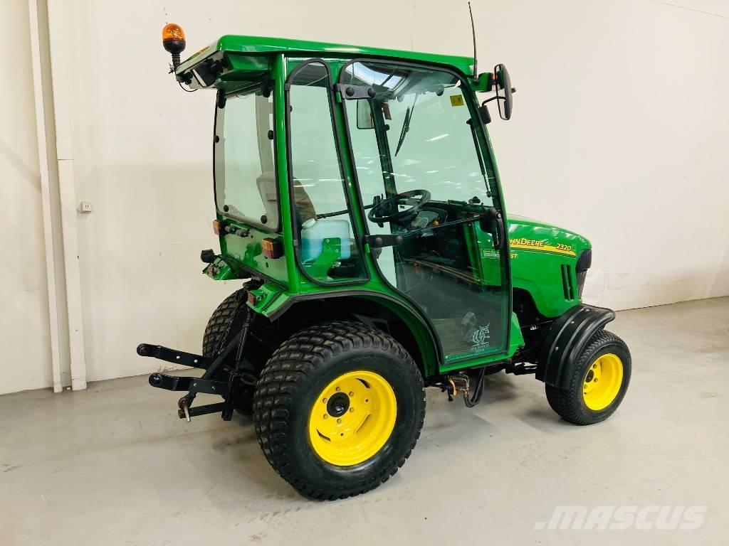 John Deere 2320 コンパクトトラクター