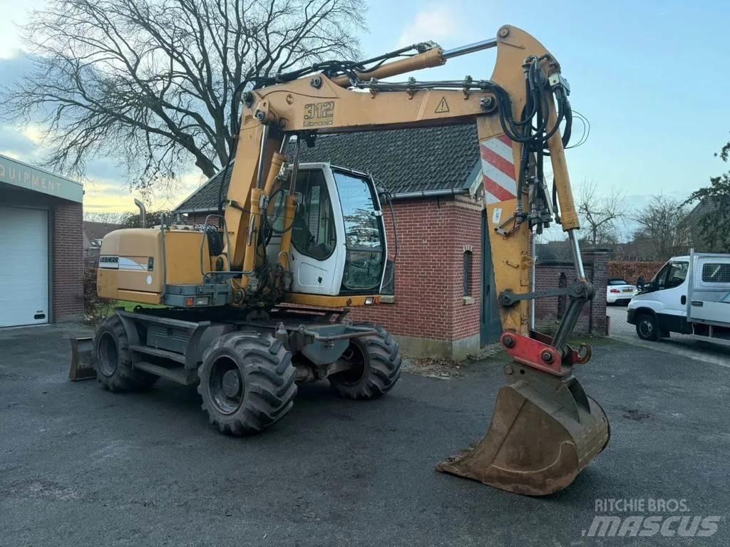 Liebherr A312 ホイール式油圧ショベル（パワーショベル・ユンボ・バックホー）