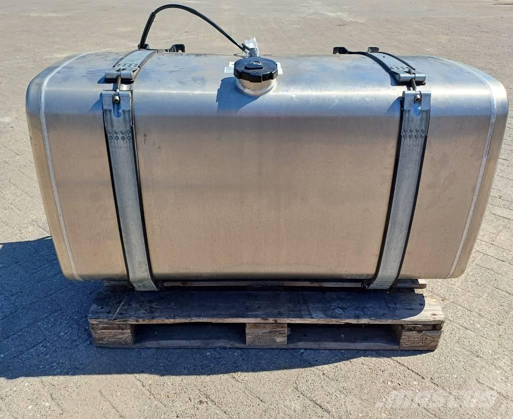 MAN Tank 580 liter 燃料タンクと添加剤用タンク