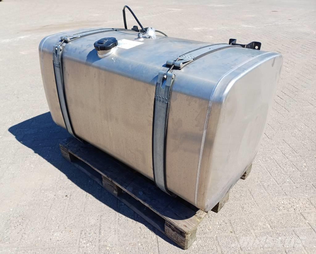 MAN Tank 580 liter 燃料タンクと添加剤用タンク