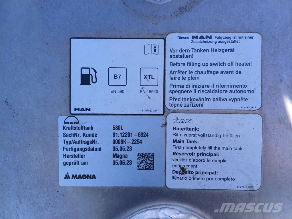 MAN Tank 580 liter 燃料タンクと添加剤用タンク