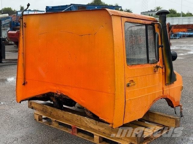 Unimog 424 USED CAB キャビン及び内装