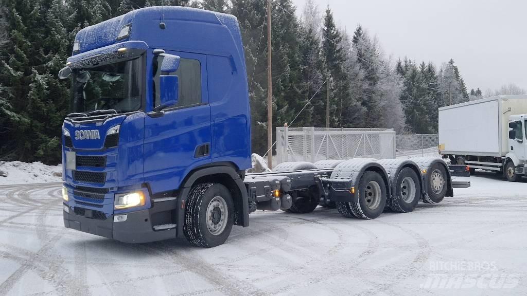 Scania R 560 8X4 ADR キャブ付きシャーシ