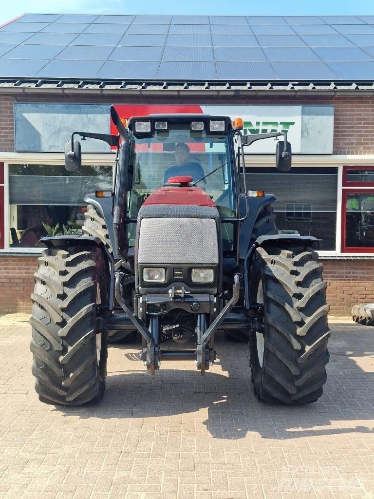 Valtra 8950 トラクター
