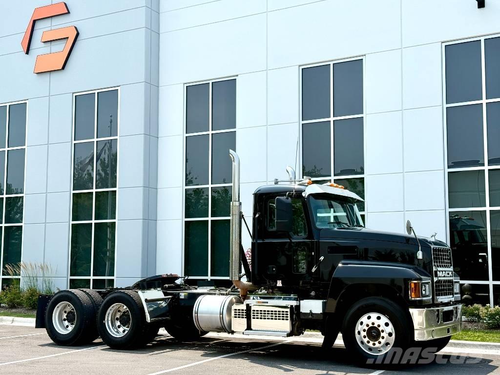 Mack Pinnacle 中古トラクターヘッド | トレーラーヘッド