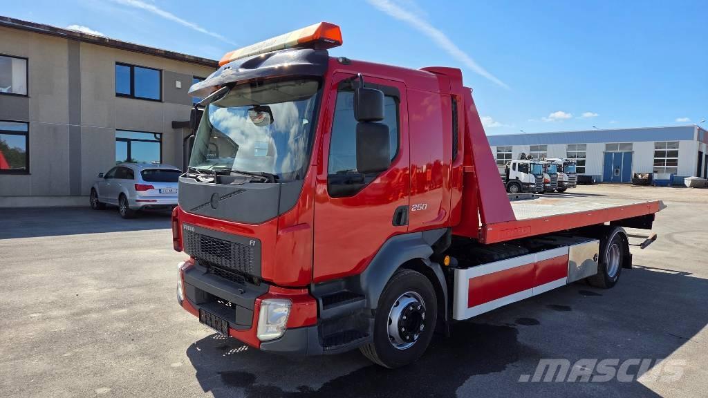 Volvo FL 250 4X2 平ボディー／ウインチトラック