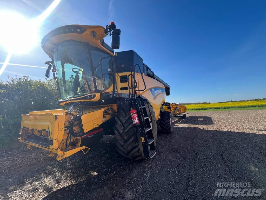 New Holland 8.85 コンバイン