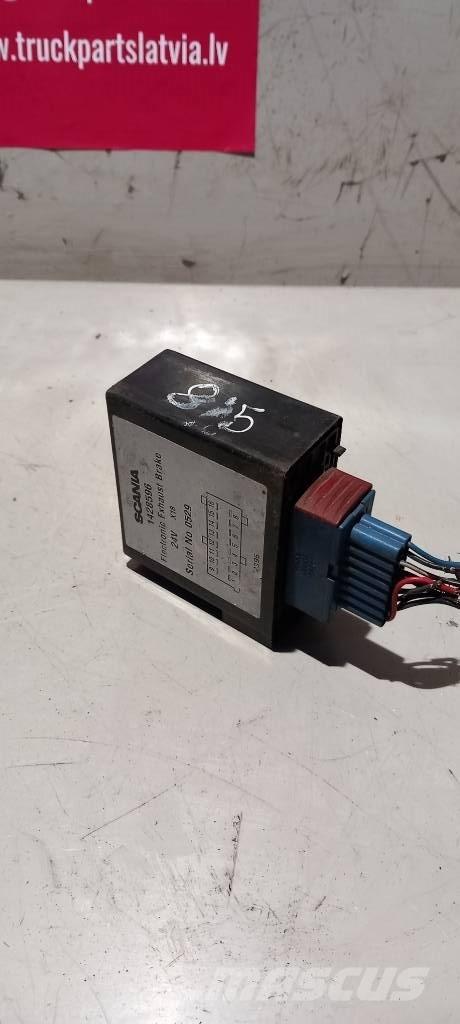 Scania 124.  1428596 電子機器