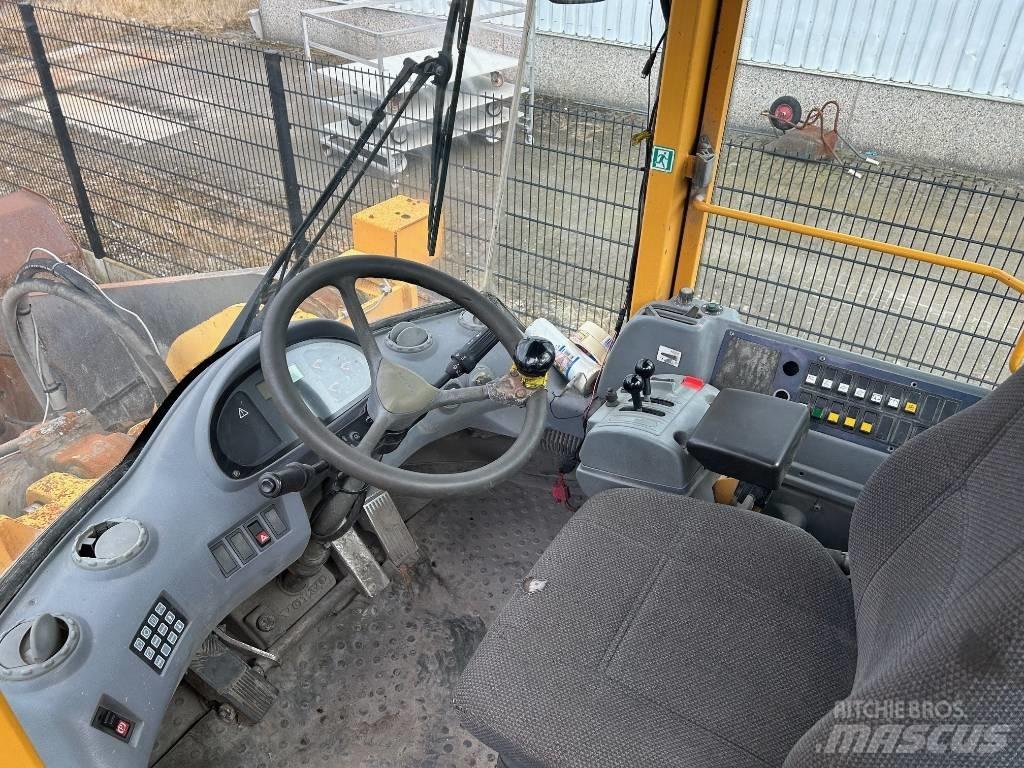 Volvo L 220 E ホイールローダー・タイヤショベル