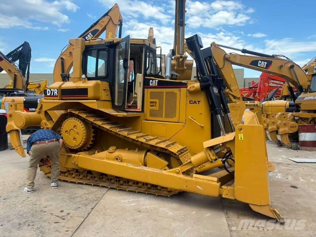 CAT D 7 R ブルドーザー