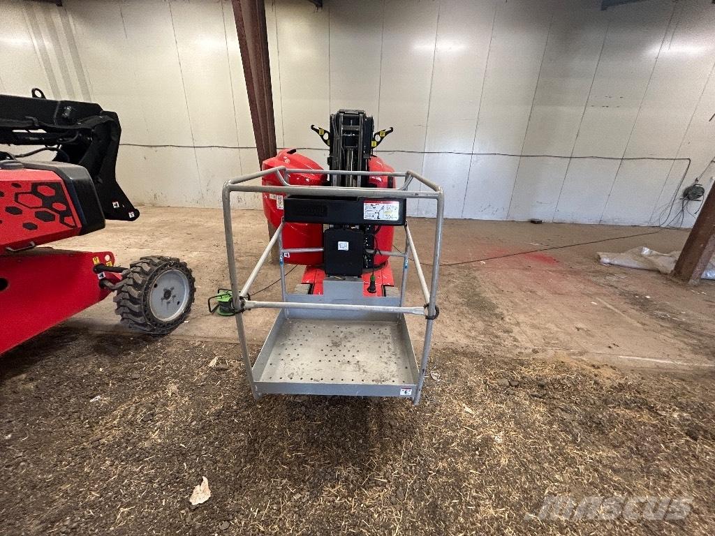 Manitou 100 VJR 垂直昇降型リフト