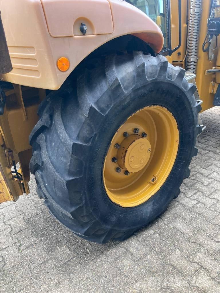 Hydrema 906E バックホーローダー